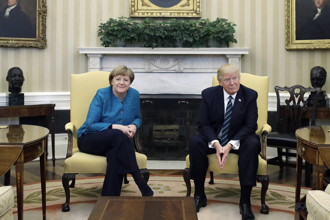 El presidente Donald Trump recibió en la Casa Blanca a la Canciller Alemana Angela Merkel, el viernes 17 de marzo del 2017. (AP Photo/Evan Vucci).