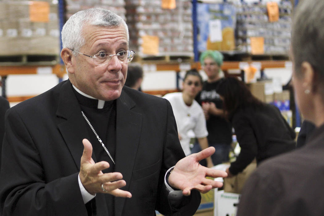 El obispo católico estadounidense Peter Libasci . | Foto AP/Jim Cole)
