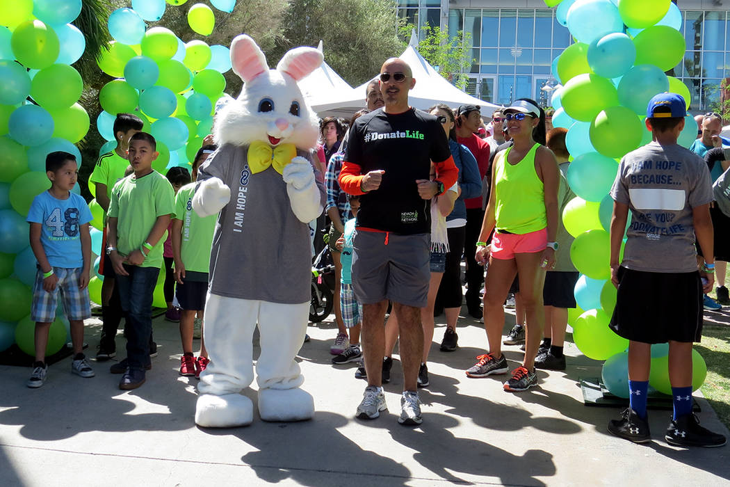 Motivados por el Conejo de Pascua, más de 400 personas participaron en la Caminata de la Esperanza. Sábado 15 de abril en UNLV. | Foto El Tiempo/Anthony Avellaneda.