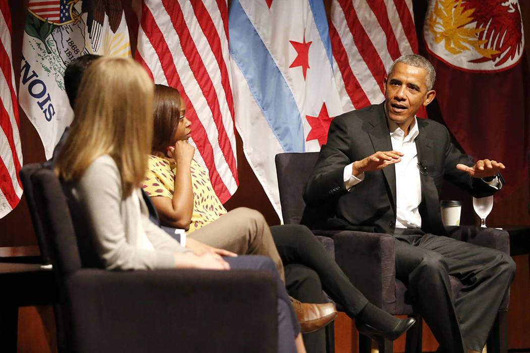 El ex presidente Barack Obama organiza una conversación sobre el compromiso cívico y la organización comunitaria, el lunes 24 de abril de 2017, en la Universidad de Chicago en Chicago. Es el pr ...