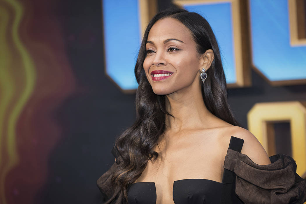 Actress Zoe Saldana poses for photographers upon arrival at the premiere of the film 'Guardians of the Galaxy Vol. 2', in London, Monday, Apr. 24, 2017. | Foto Vianney Le Caer/Invision/AP