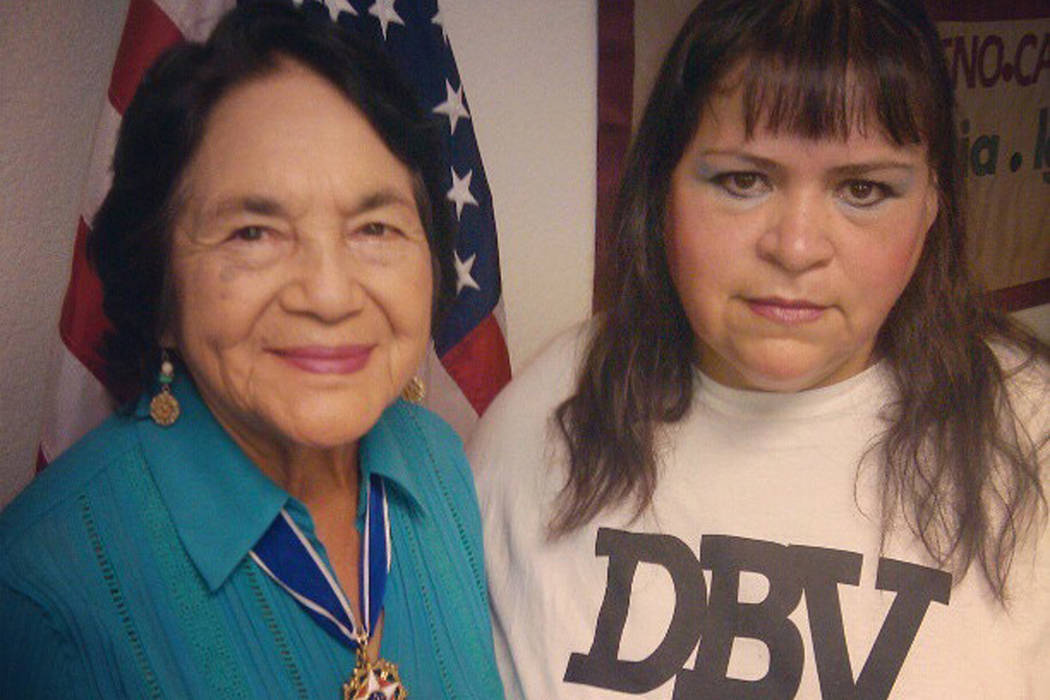 Tomasa Rivera de Macías con la reconocida activista Dolores Huerta. | Foto Cortesía.