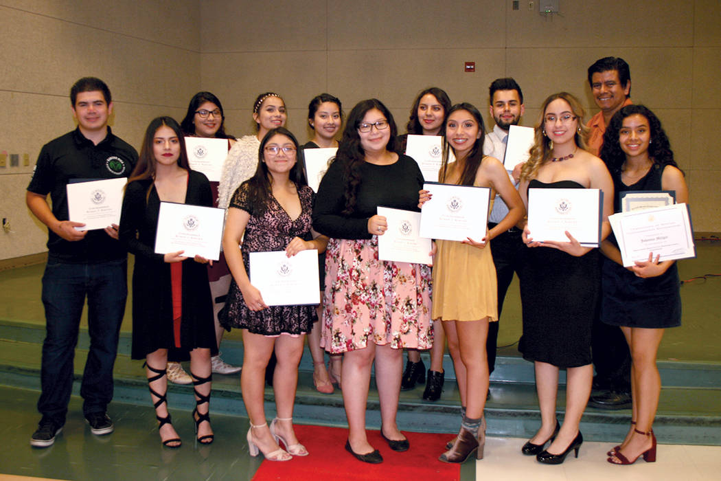 Parte del grupo de estudiantes miembros de HSU de Rancho HS que se gradúan y recibieron reconocimientos, en evento del 19 del 19 de mayo del 2017. | Foto El Tiempo/ Valdemar Gonzalez.
