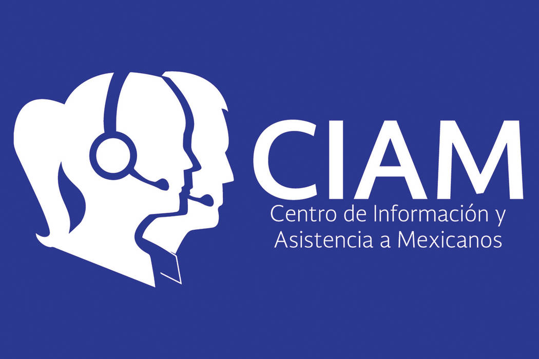 El CIAM opera las 24 horas del día, los siete días a la semana, orientando a los inmigrantes mexicanos a través de todo el país sobre dudas que tengan sobre las nuevas políticas migratorias e ...