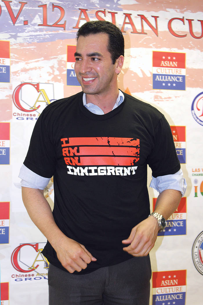 El congresista Ruben Kihuen se puso la camiseta con la leyenda “I am an inmigrante”. | Cristian De la Rosa/El Tiempo