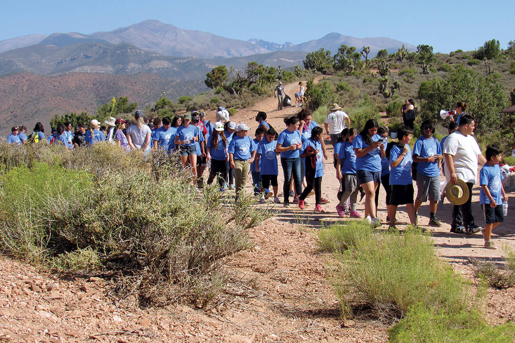 Jóvenes y familias latinas se unieron a la Latino Conservation Week, al participar en una jornada de limpieza de una parte de Lovell Canyon, en la región de Monte Charleston, el 15 de julio del  ...