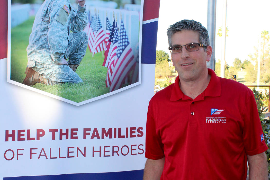 John Coogan, director ejecutivo de Folden Flag, explicó que la organización ayuda a familias de militares mediante la educación. Viernes 18 de agosto en el campo de golf Angel Park. Viernes 18  ...