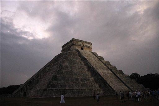 Templo de Kukulkan en el centro ceremonial Chichen Itza, en Yucatán, sureste de Mexico,en foto de 21 de diciembre del 2012. (Foto archivo AP/Israel Leal).