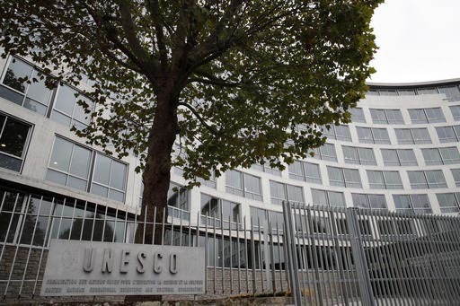 Estas son las oficinas centrales de la UNESCO (en inglés United Nations Educational, Scientific and Cultural Organization) en Paris, Francia. Esta agencia de la ONU niega las profundas raíces hi ...