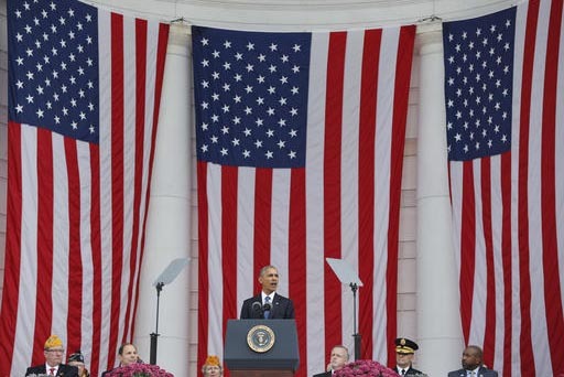 El presidente Barack Obama dijo que las fuerzas armadas son inspiración de unidad para el país, durante su homenaje en el Día de los Veteranos, en el Memorial Amphitheater del Cementerio Nacion ...
