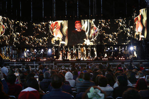 El cantante español David Bisbal durante su actuación en Toluca, México, durante el homenaje al fallecido cantautor Juan Gabriel, el sábado 18 de febrero del 2017. El evento contó con varias  ...
