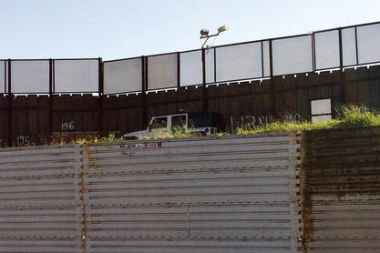 Una vista del muro fronterizo entre Estados Unidos y México, en el lado de Tijuana, Mexico desde San Diego. (Foto Archivo/AP Photo/Julie Watson).