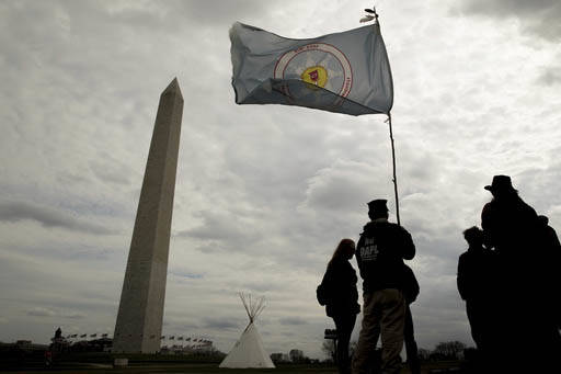 Un grupo de indígenas en protesta por la construcción del oleoducto petrolero "Dakota Acces", llegaron al National Mall en Washington DC, pusieron Tipis y planean manifestaciones y marchas duran ...