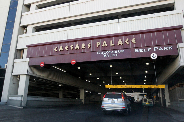 Hotel-Casino Caesars Palace en Las Vega,s el miércoles 30 de noviembre de 2016. Caesars Entertainment Corp. anunció recientemente que comenzará a implementar una tarifa de estacionamiento a  ne ...