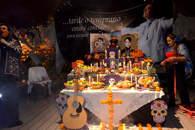 Altar homenaje al cantante Juan Gabriel. Foto El Tiempo