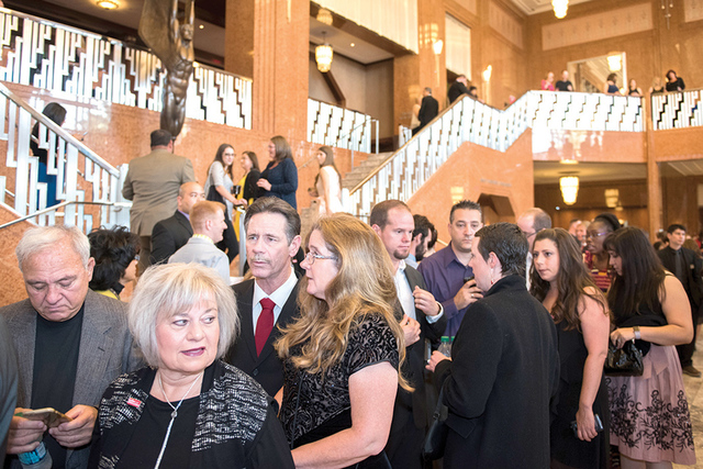 Los invitados interactúan en el evento anual del Premio Heart of Education presentado por la Fundación The Rogers en The Smith Center el sábado, 7 de mayo del 2016. Más de 800 profesores del D ...