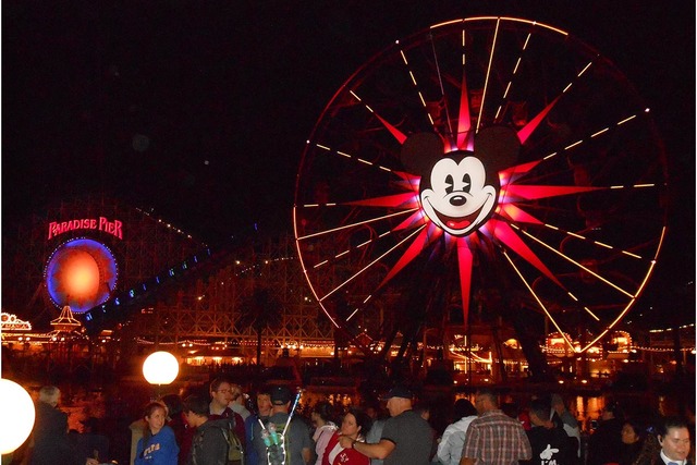 Mickey Mouse cumplió 88 años de edad el 18 de noviembre. Aquí se ve su famosa cara en la enorme rueda giratoria, una de las atracciones en la zona "Paradise Pier", junto al lago donde por las n ...