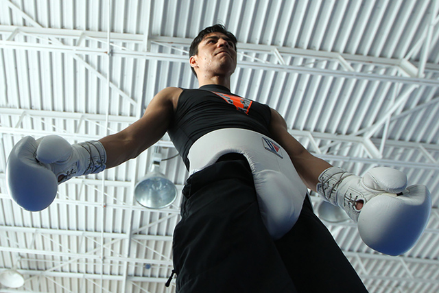 El boxeador Jessie Vargas en su práctica de entrenamiento en el gimnasio Spring Mountain en Las Vegas lunes por 15 de junio de 2015. | Fotos Erik Verduzco / Las Vegas Review- Journal