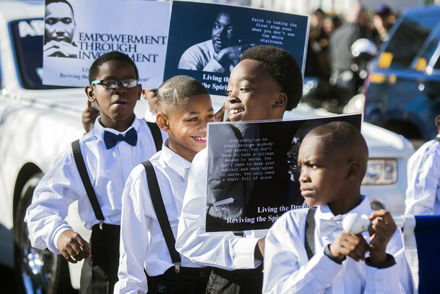 Estudiantes de la Escuela Primaria Wendell Williams marchan en el centro de Las Vegas durante el des le de Martin Luther King Jr. el lunes 16 de enero de 2017. Jeff Scheid / Las Vegas Review- Journal