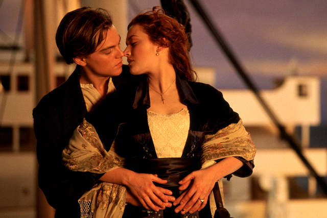 La inolvidable escena de Titanic, en donde Rose exclama “¡Estoy volando, Jack!”. | Cortesía