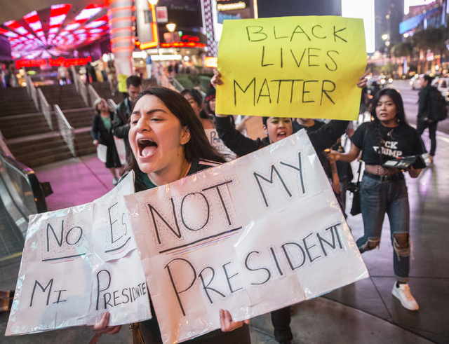 Nataly Ramos protesta por el preisdente electo Donald Trump, con carteles que dicen "no es mi presidente". Una marcha de protesta en Las Vegas Boulevard, el 9 de noviembre del 2016, fue replica de ...