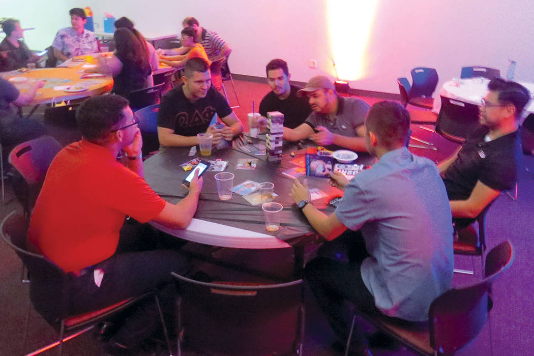 ‘La lotería’ y ‘Jenga’ fueron algunos de los juegos de mesa en los que participaron los estudiantes de la universidad. Jueves 21 de septiembre en UNLV. | Foto Anthony Avellaneda / El Tiempo.