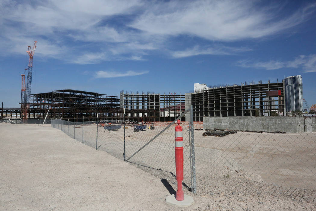 Resorts World Las Vegas inició el desarrollo del proyecto de hotel-casino de 3,000 habitaciones ubicado en las 87 hectáreas de Las Vegas Boulevard South, anteriormente ocupado por el Stardust el ...