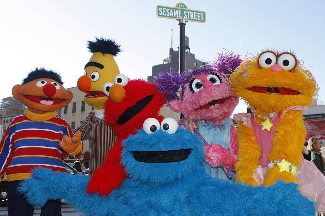 Personajes de Sesame Street Live aparecen en la calle de Madison Square Garden para celebrar el 30 aniversario de los shows de la gira en vivo basados en la serie de televisión de PBS en Nueva Yo ...