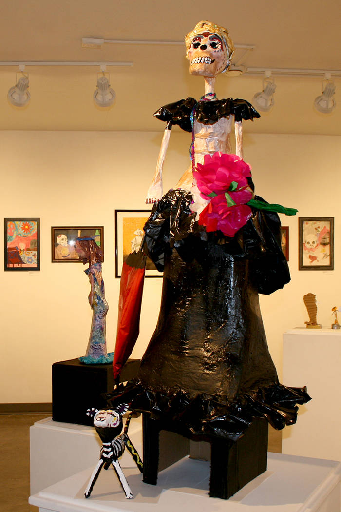 “La vidente y su guía”, ganó la muestra de Arte en el Winchester Center. | Foto Valdemar González / El Tiempo.