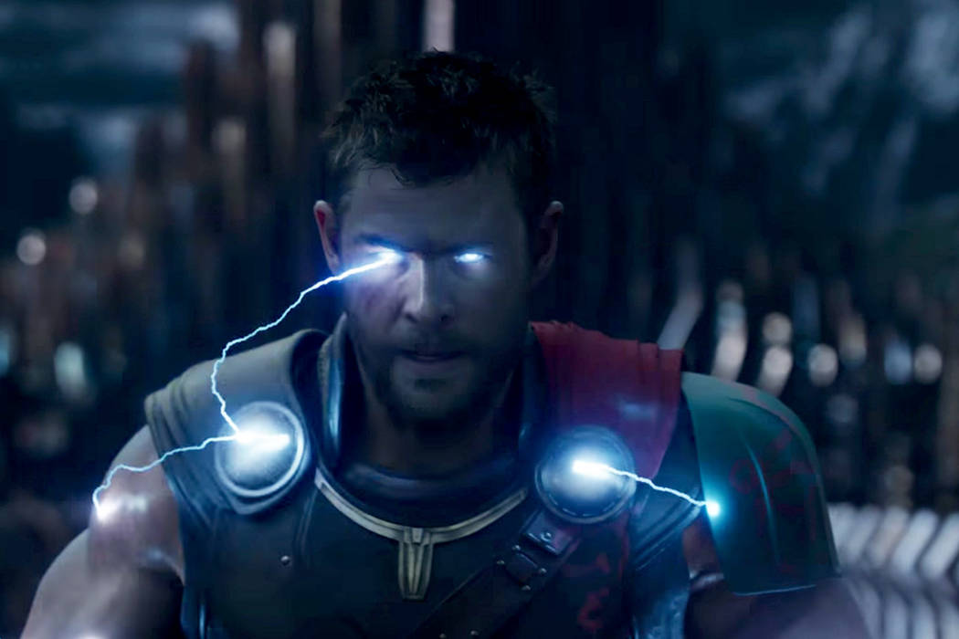 En el filme, Thor (Chris Hemsworth), encarcelado en una zona remota del universo sin su poderoso martillo, debe regresar a su Asgard natal y detener el llamado “Ragnarok”, la destrucción del  ...