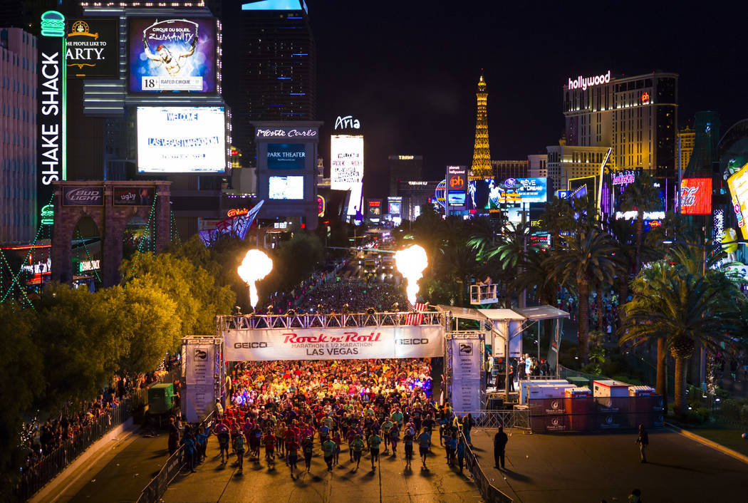 El Maratón Rock 'n' Roll atrae a miles de personas al Las Vegas Strip, el 12 de noviembre de 2017. | Foto Las Vegas Review-Journal.