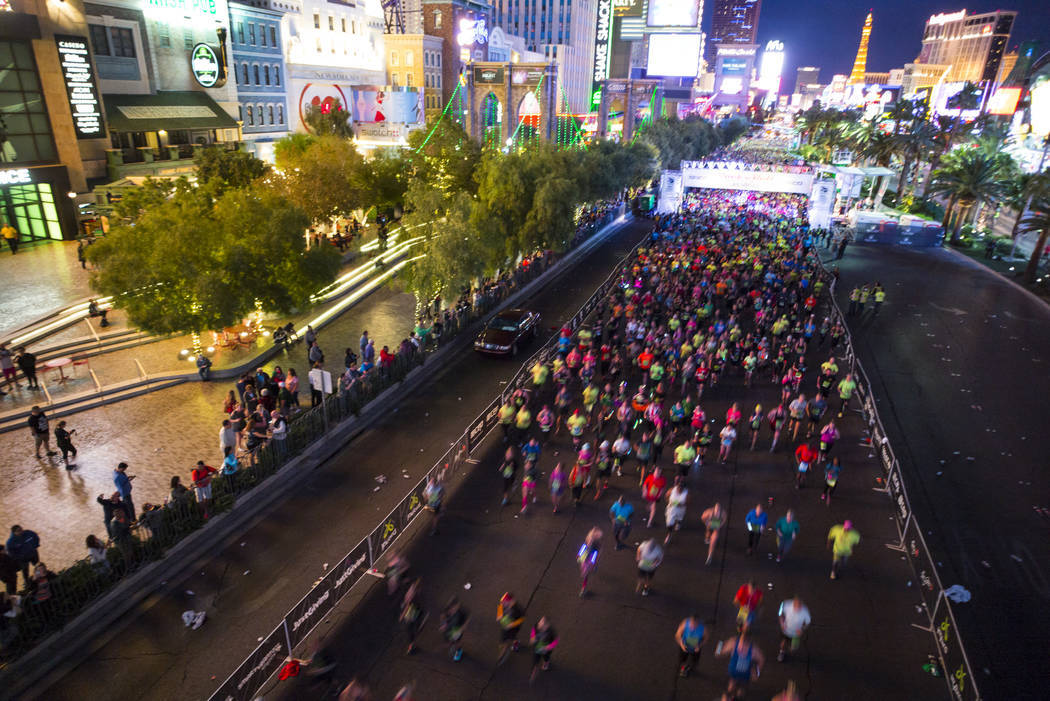 El Maratón Rock 'n' Roll atrae a miles de personas al Las Vegas Strip, el 12 de noviembre de 2017. | Foto Las Vegas Review-Journal.