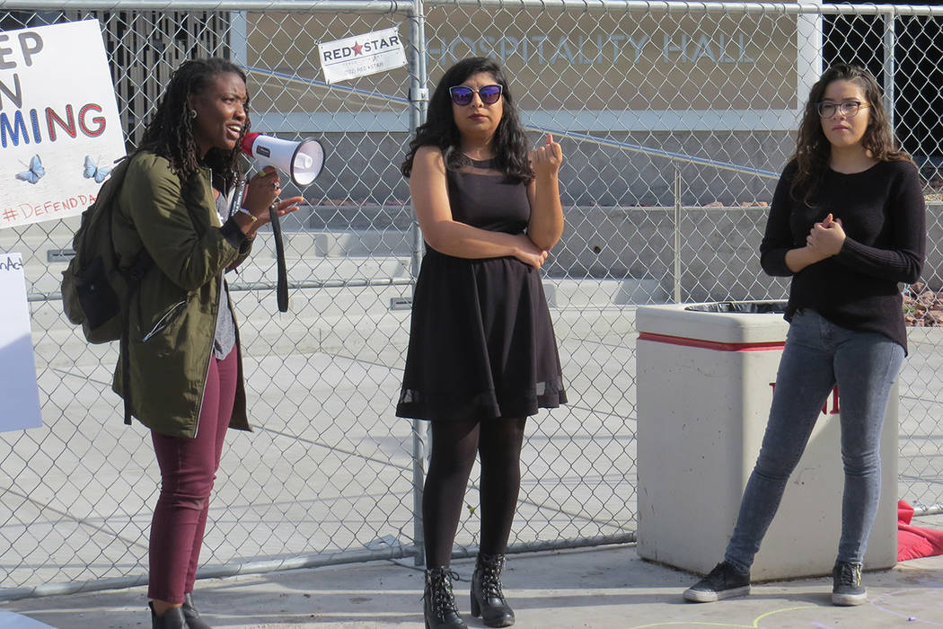 Estudiantes de Nevada se unieron para pedir una ley que proteja a los ‘dreamers’ pero sin poner en riesgo a sus familias. Miércoles 15 de noviembre en UNLV. | Foto Anthony Avellaneda / El Tiempo.