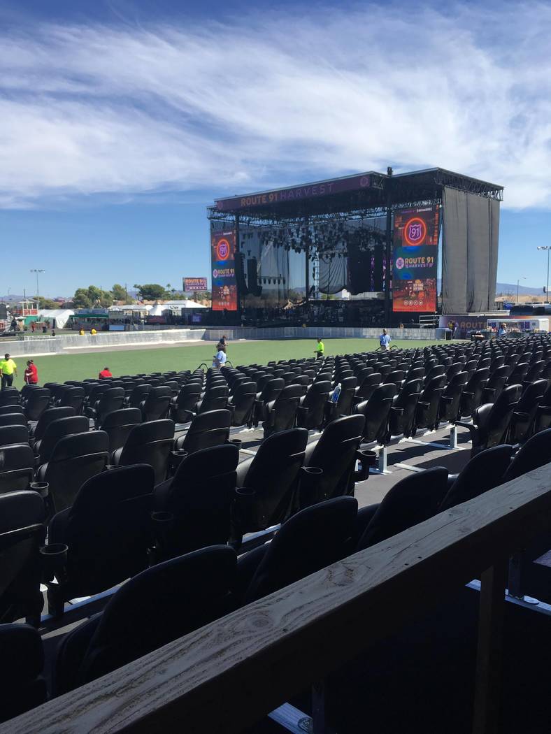 Un escenario vacío en el primer día del festival de música de la Ruta 91 Harvest objetivo del tiroteo en Las Vegas Strip. Los 240 camareros, meseros y servidores que trabajaron en el evento han ...