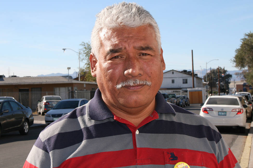 El salvadoreño Víctor Mora aprovechó las asesorías gratis, el 9 de diciembre de 2017.