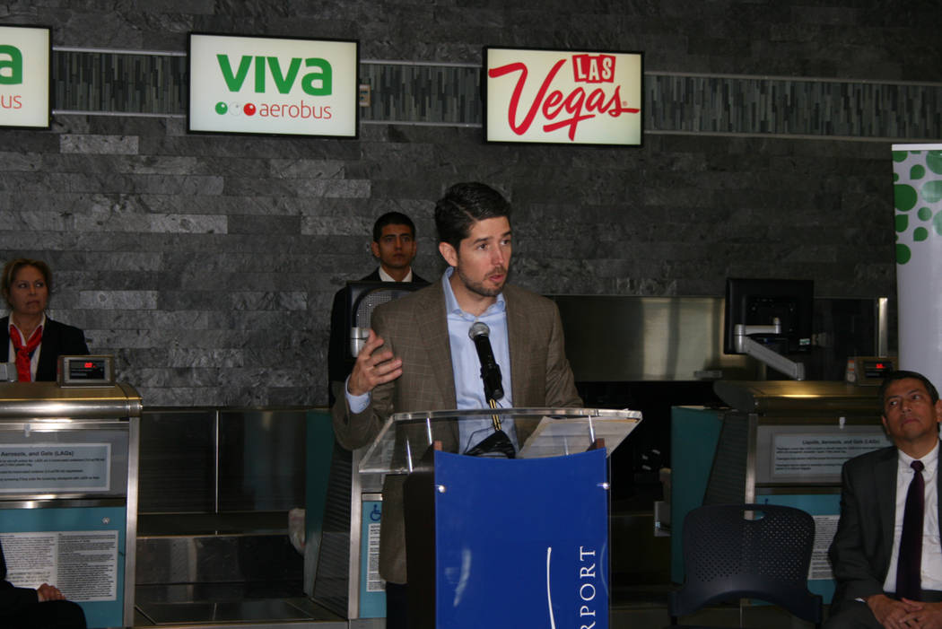 Juan Carlos Zuazua, director de Viva Aerobus, en el aeropuerto McCarran, el 15 de diciembre del 2017. Foto Valdemar González / El Tiempo.
