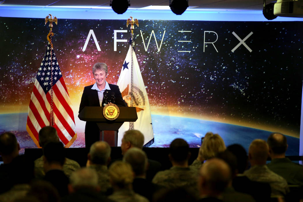 Secretario de la fuerza aérea Heather presenta al vicepresidente Mike Pence en la inauguración de AFWERX Vegas, un espacio de trabajo para el programa de la Fuerza Aérea que fomenta los comprom ...