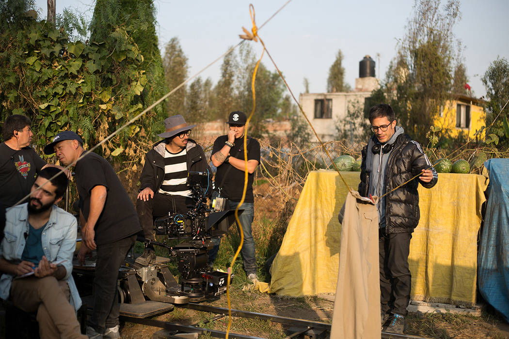 El cineasta y actor Gael García Bernal se encuentra filmando en San Gregorio, Xochimilco, su próxima película "Chicuarotes" y afirmó admirar el talento alucinante y poderoso de Guillermo del T ...