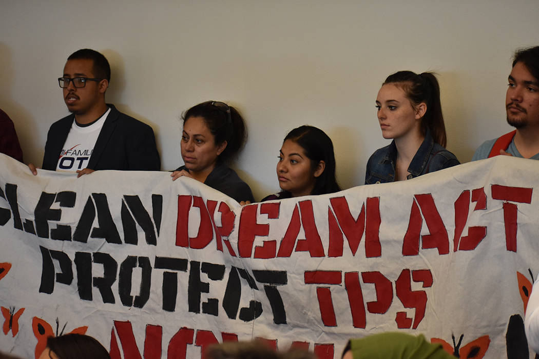 Representantes de organizaciones y jóvenes recipientes de DACA se unieron para seguir pidiendo una ley que beneficie a los ‘dreamers’. 8 de febrero del 2018 en UNLV. [Foto Anthony Avellaneda  ...