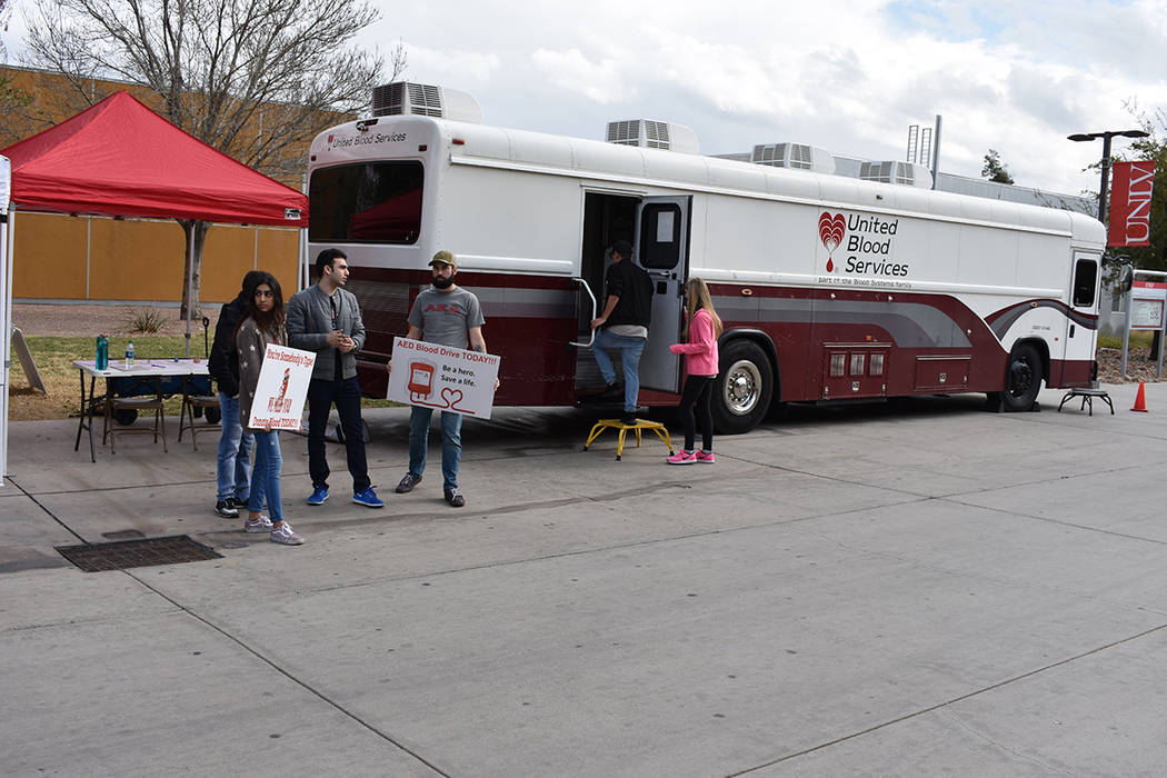 Además de registrar a donantes de órganos, estudiantes de la Universidad de Nevada Las Vegas se sumaron a una iniciativa para registrar a donantes de sangre. 14 de febrero de 2018 en UNLV. [Foto ...