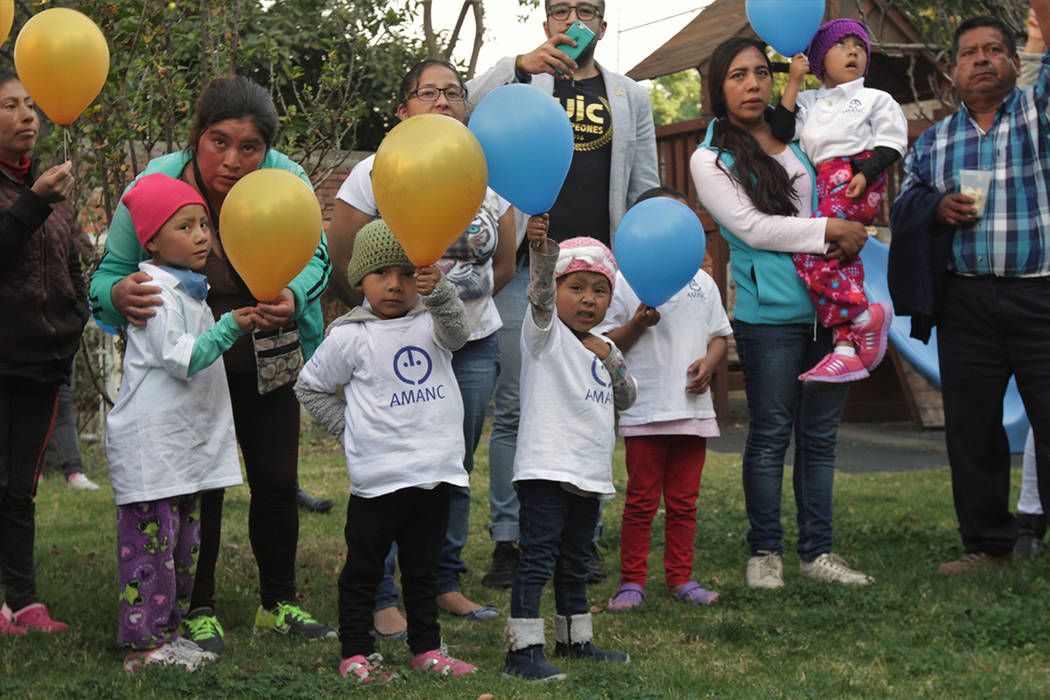 Concursos, pláticas, palomitas y lanzamiento de globos fueron parte de las actividades que la Asociación Mexicana de Ayuda a Niños con Cáncer ofreció en una evento, que buscó exhortar a las  ...