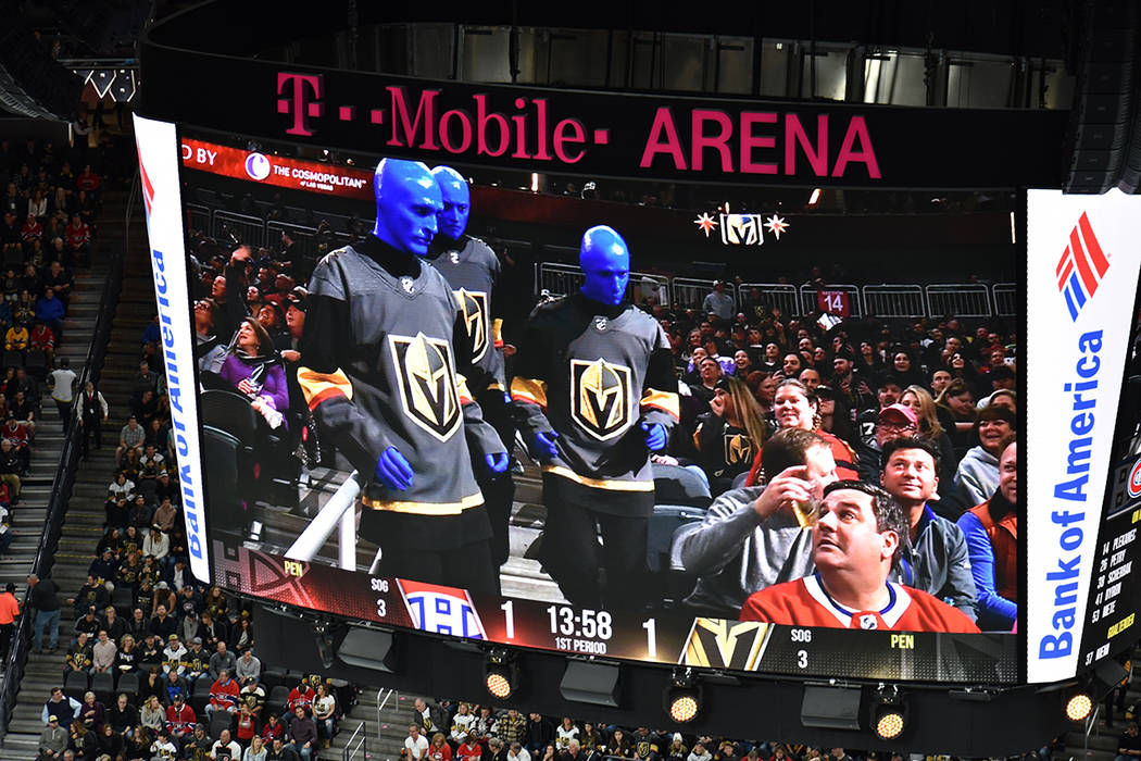 Blue Man Group estuvo presente durante el partido entre Golden Knights y Canadiens. 17 de febrero de 2018 en T-Mobile Arena de Las Vegas. Foto Anthony Avellaneda / El Tiempo.