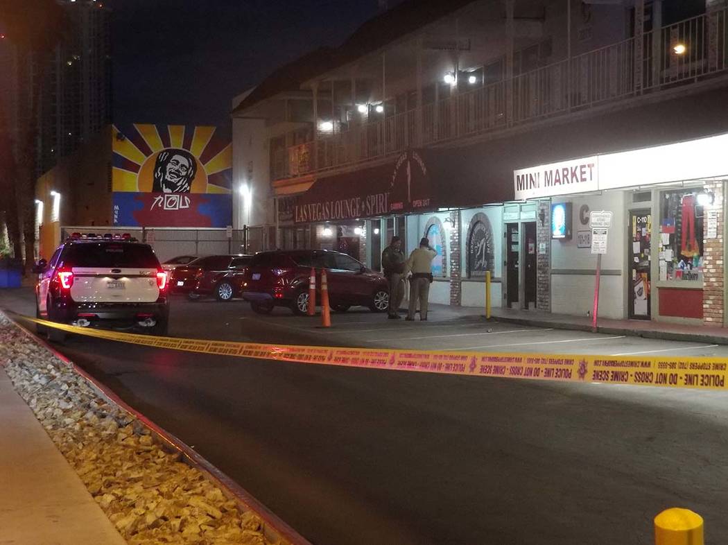 Una persona resultó herida el viernes por la mañana, el 23 de febrero de 2018, en un tiroteo en el Lounge Las Vegas, 900 E. avenida Karen. (Max Michor / Las Vegas Review-Journal)