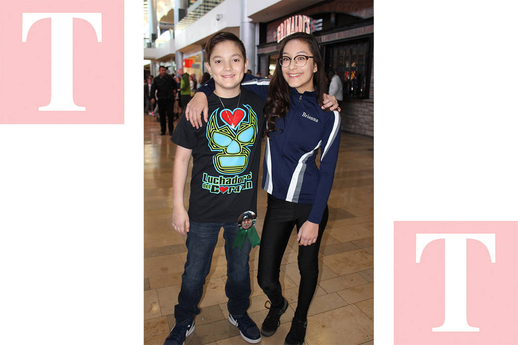 Oskar y Brienna, recibieron un corazón en un trasplante cuando tenían 11 años de edad. Sábado 24 de febrero de 2018 en Fashion Show Mall. Foto Cristian De la Rosa / El Tiempo - Contribuidor.