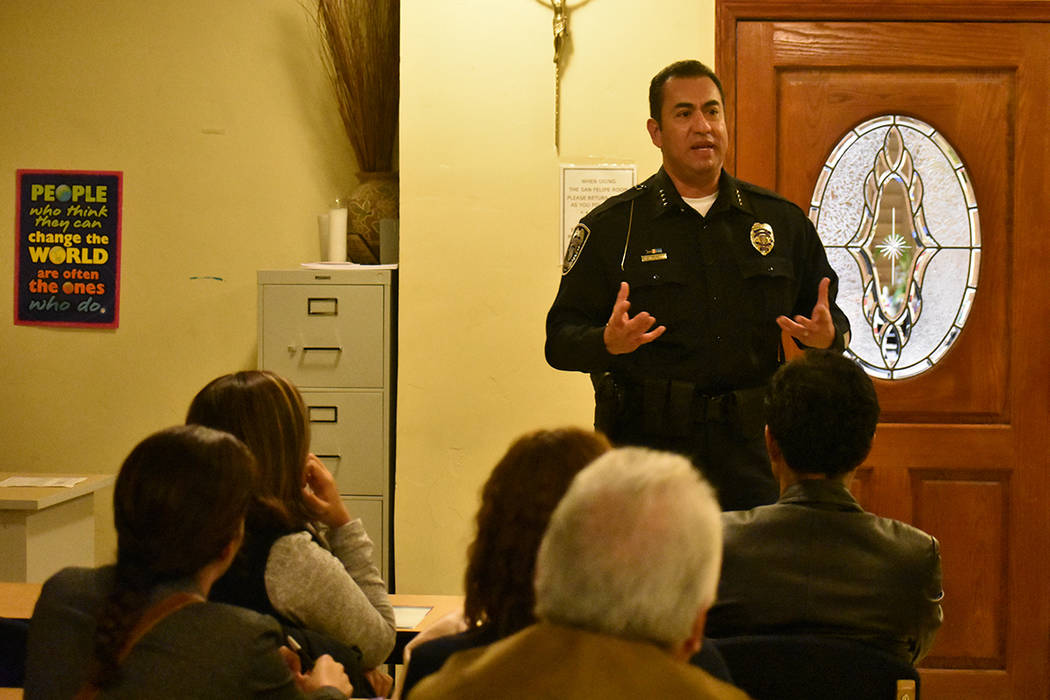 “Queremos que aprovechen la información que tenemos y establecer una relación más fuerte con la policía”, Alex Pérez, jefe de policía de North Las Vegas. Miércoles 7 de marzo de 2018 en ...