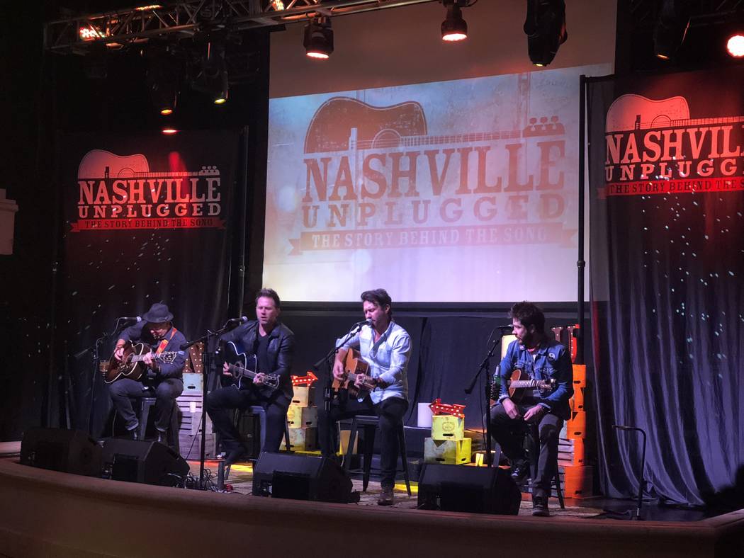 Aaron Benward, a la izquierda, y Travis Howard actúan en Nashville Unplugged en Rhythm & Riffs Lounge en Mandalay Bay el viernes 9 de marzo de 2018. (John Katsilometes / Las Vegas Review-Journal) ...