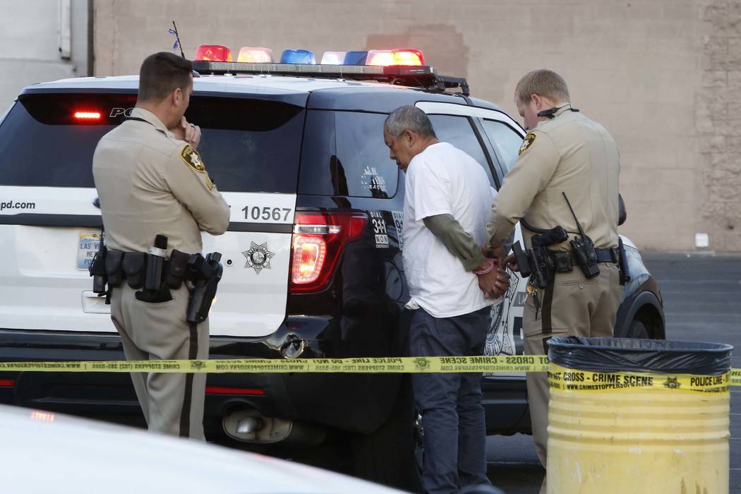 Un hombre fue arrestado después de un tiroteo en el estacionamiento del club de caballeros Cheetahs, ubicado en 2112 Western Ave., en Las Vegas, el lunes 12 de marzo de 2018. Bizuayehu Tesfaye /  ...