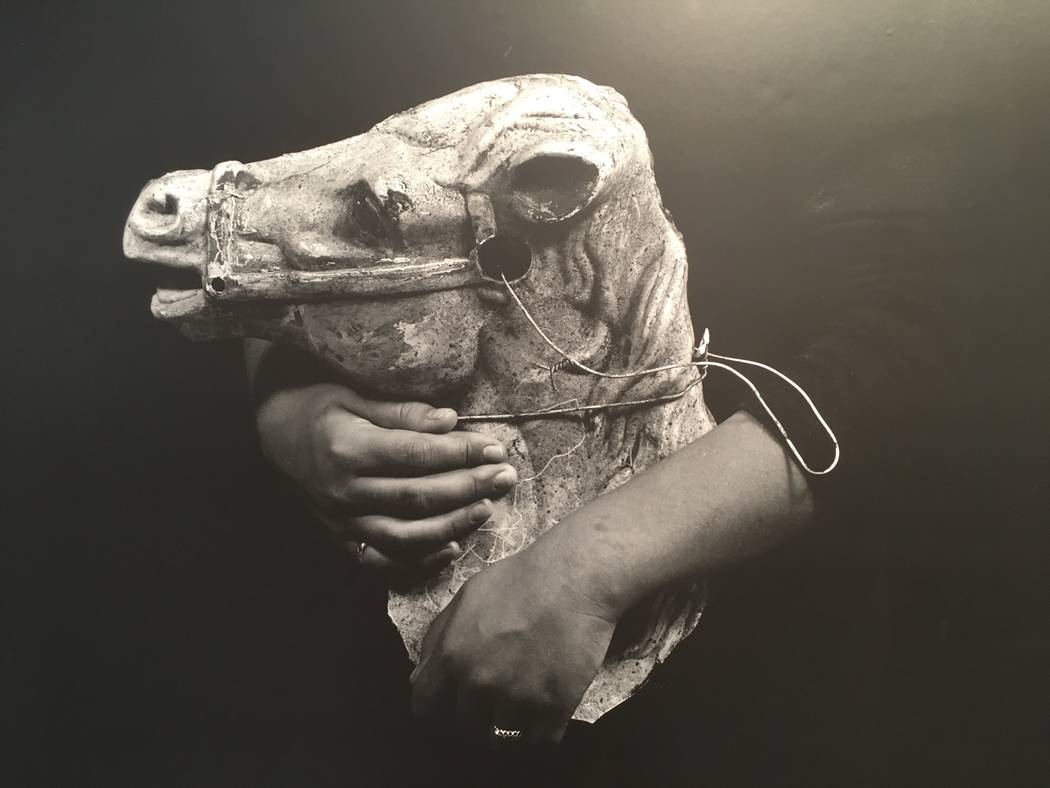 Una pieza de "Introspective / Retrospective", una exposición fotográfica de Kathleen Nathan que se extenderá hasta el 21 de abril en la Biblioteca Sahara West. (John Przybys / Las Vegas Review- ...