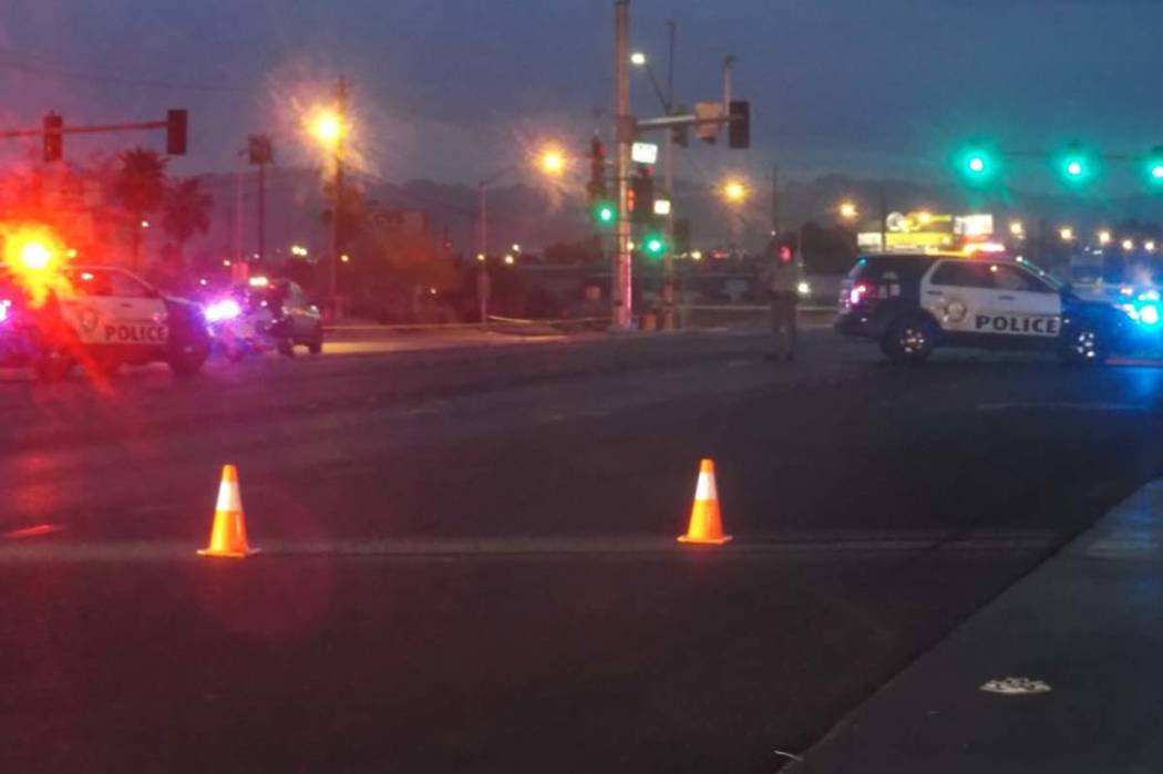 La policía de Las Vegas está investigando un accidente que involucra a un peatón y un vehículo en la intersección de Boulder Highway y Tropicana Avenue. (Max Michor / Las Vegas Review-Journal)
