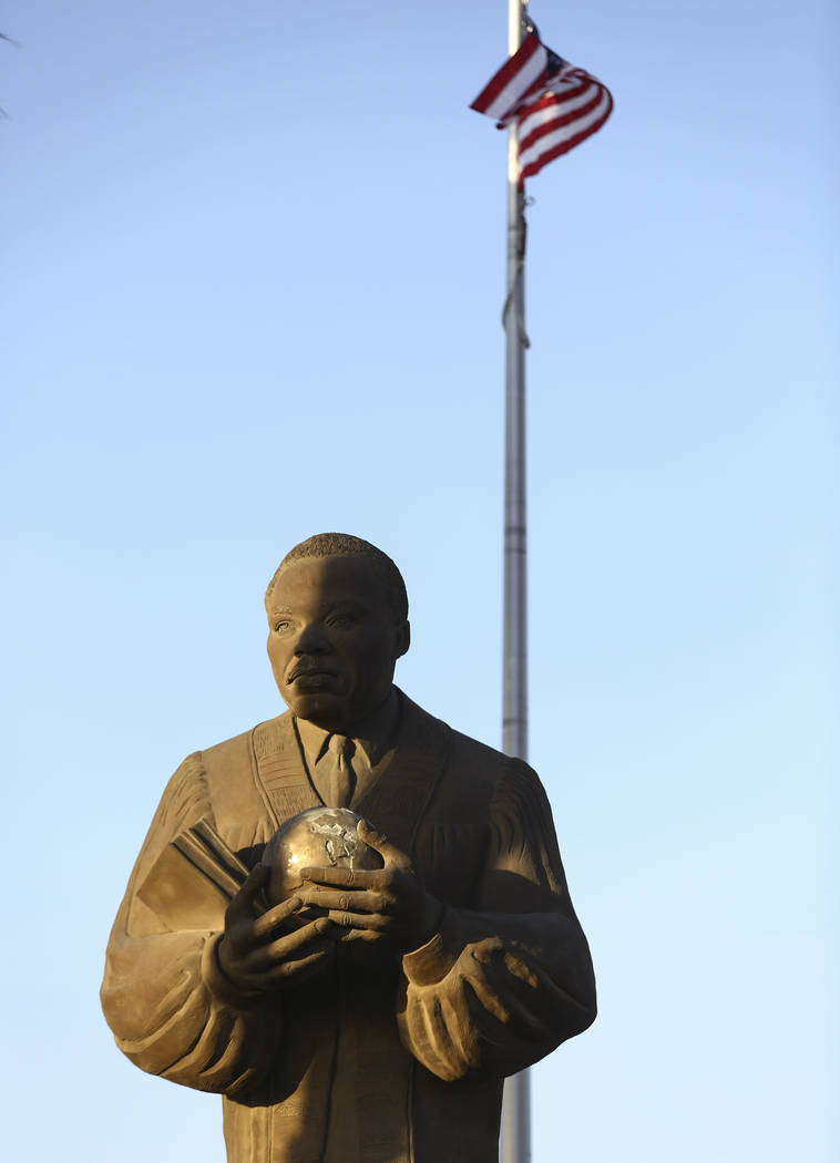 Una estatua del Dr. Martin Luther King Jr. en North Las Vegas el miércoles 4 de abril de 2018. Chase Stevens Las Vegas Review-Journal @csstevensphoto